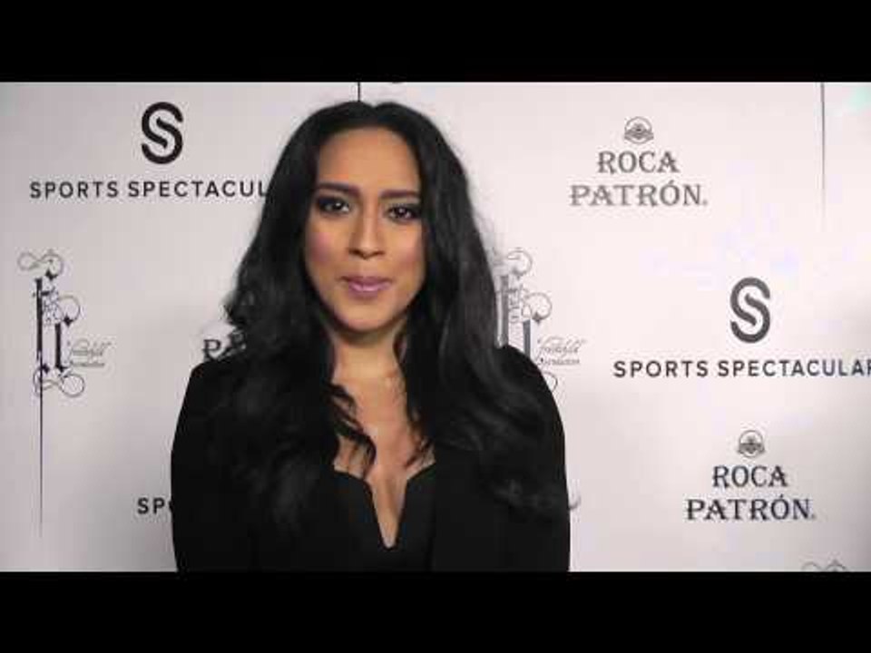 Sarah Mundo Former NFL Cheerleader fan of byby jennings - EsNews boxing