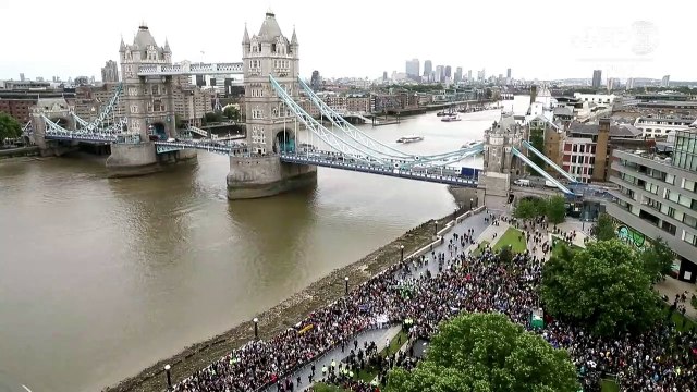 Images aériennes de la veillée pour les victimes de Londres