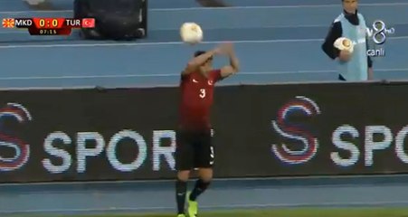 İsmail Köybaşı'nın Taç Kullanırken Topu Düşürmesi Herkesi Güldürdü