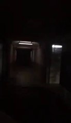 Il filme cette morgue de nuit et c'est flippant!