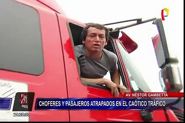 Tráfico afecta a pasajeros y choferes que transitan por Av. Néstor Gambeta