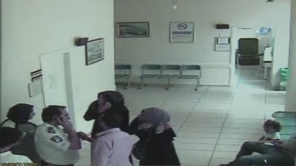 Kadın Doktora Makasla Saldırıp, Yerde Sürüklediler...o Anlar Kamerada