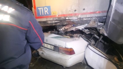 Otomobil Tırın Altına Girdi: 2 Ölü