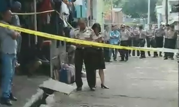 Polisi Geledah Rumah Terduga Teroris di Bandung