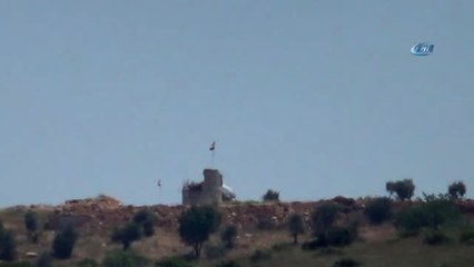 Rus Bayrağı Çeken Ypg'liler, Mehmetçiğin Kararlı Tutumu Nedeniyle Bayrak Etrafında Nöbet Tutmayı...