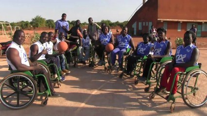 Handisport à Koudougou - remise des maillots