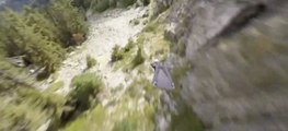 Le vol incroyable et dangereux de Graham Dickinson en wingsuit