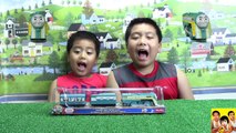 Y amigos estupendo Niños jugando carrera hablando el juguete trenes Thomas 46 |