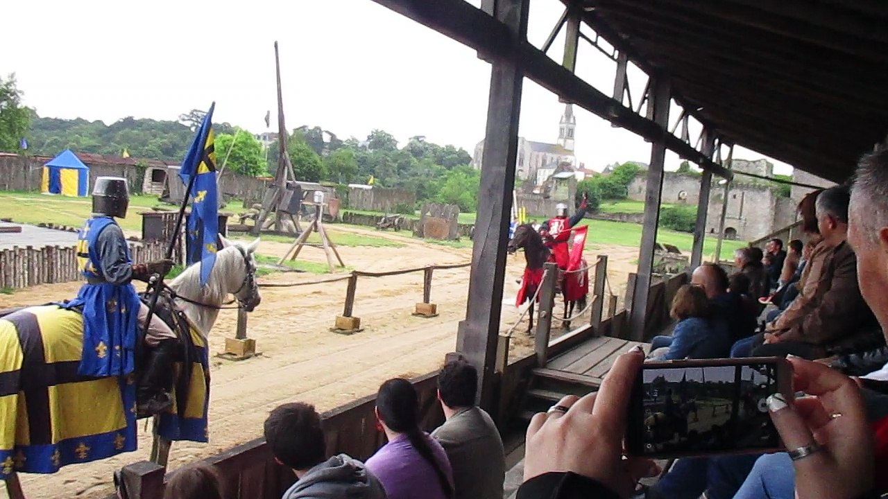 vidéo du chateau de tiffauges 85