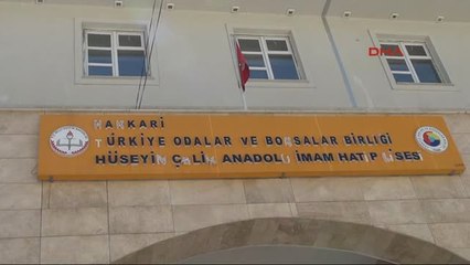 Hakkari'de Okullara Spor Malzemesi Dağıtıldı