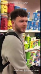 Quand un couple se rend fou avec le jeu du sol en lave