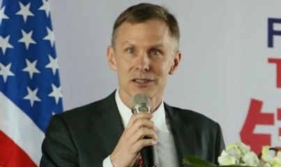 US diplomat in China quits over Trump's Paris treaty pull-out