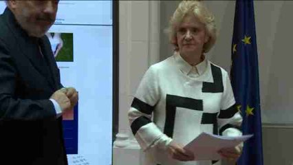 Becerril deja el Defensor del Pueblo tras cinco años en el cargo