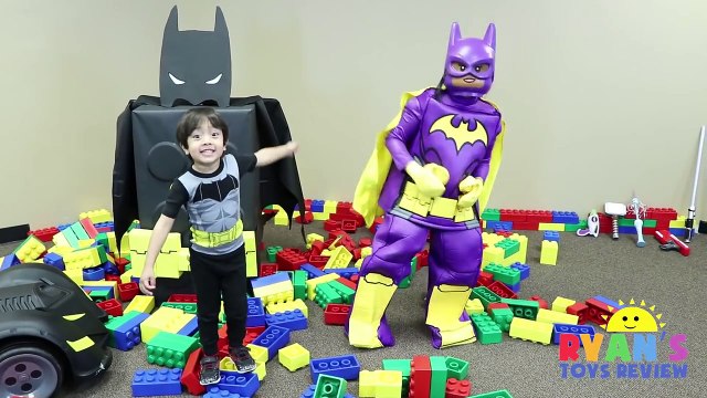 THE LEGO BATMAN MOVIE GIANT SURPRISE TOYS Collection! Biggest Surprise Egg Opening Lego St