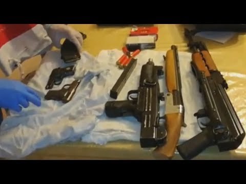 Napoli - Sequestrato arsenale della camorra a Ponticelli (06.06.17)