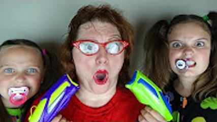 Bad Baby Sitter Minnie Feeding Victoria Annabelle Food Fail Toy Freaks - Bad Baby