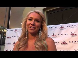 meet the one person who didnt see mayweather vs pacquiao - EsNews