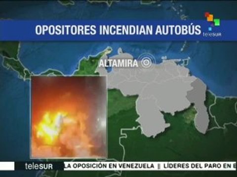 Venezuela: opositores queman autobús del sistema de transporte público