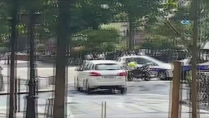 Paris'teki Silahlı Saldırıda Bir Polis Yaralandı