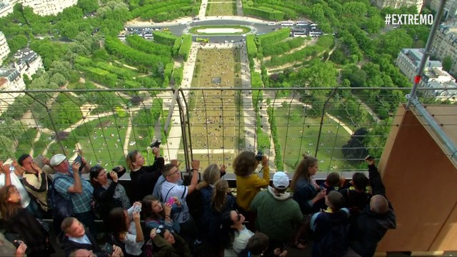 ¡Aventura extrema en París! La tirolesa que fue instalada desde la Torre Eiffel