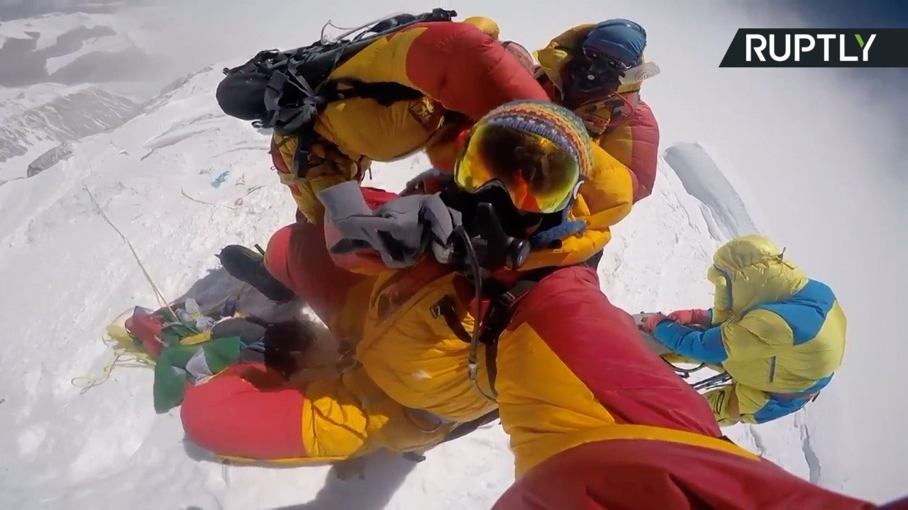 Mountaineers Hike to Everest 'Death Zone' to Give Fallen Climber Final Send Off