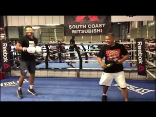 UFC Star Yair Rodriguez working out at RGBA with Robert Garcia EsNews Boxing