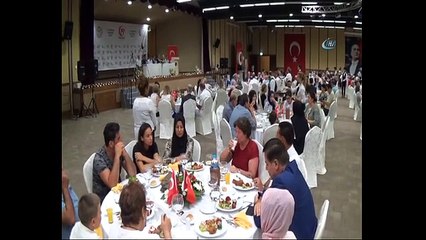 Cumhurbaşkanı Erdoğan"a suikast girişiminde bulunulan otelde şehit ailelerine yemek verildi