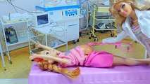 Muñeca vaivén dibujos animados médico con muñecas Barbie princesa Ana dio a luz trol barbie corazón frío