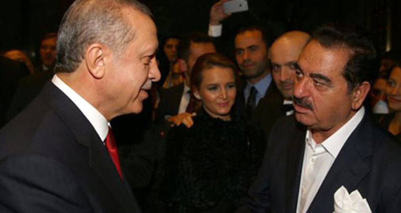 Tatlıses "Bizde Bu Lider Varken Hiçbir Şey Olmaz" Diyerek Erdoğan'a Övgüler Dizdi