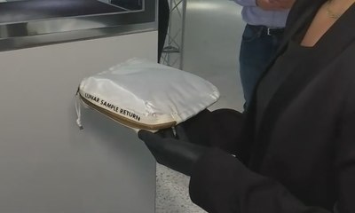 Tas Bersejarah Pembawa Material Bulan Dilelang