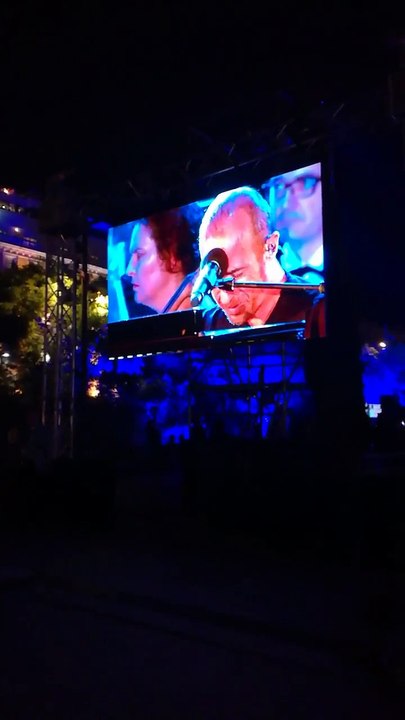 Submergé par l'émotion lors de son concert hommage à Nice, Calogero fond en larmes sur scène