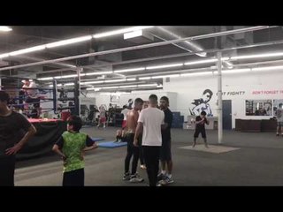 Boxing Champ Oscar Valdez Always Has Time For Fans  - esnews boxing