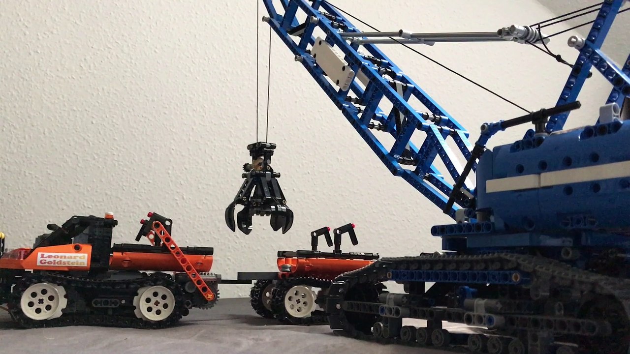 Lego - Tiny Tracked Vehicle