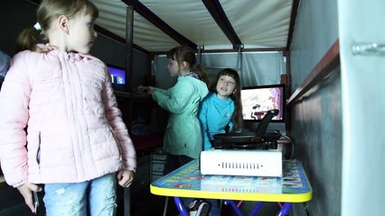 Ночь в ПРИЦЕПЕ Установили Кровати Телевизор Компьютер Плиту Ночь без родителей 24 часа в Один дома 6