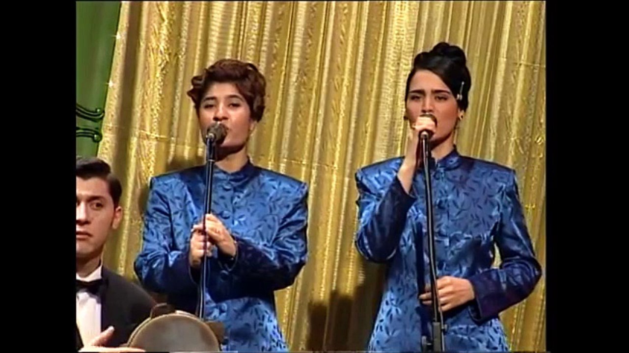 Ebru Gündeş & İbrahim Tatlıses - Mutlu Ol Yeter [İbo Show Mayıs 1998]