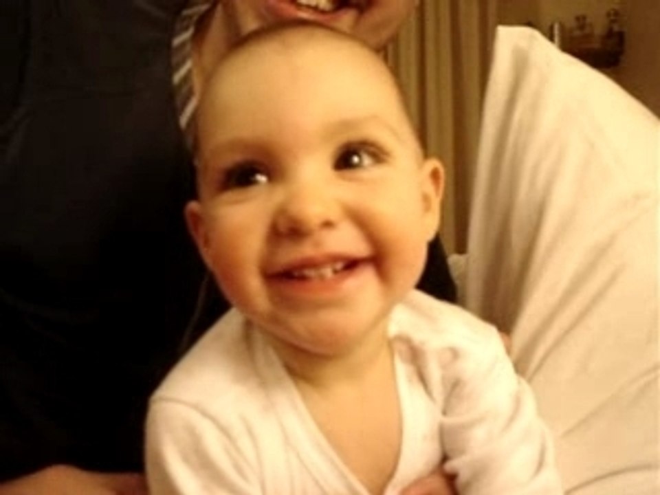 sonriendo