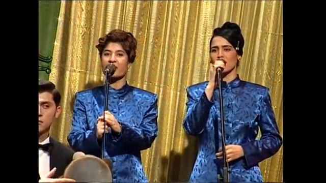 Ebru Gündeş & İbrahim Tatlıses - Mutlu Ol Yeter [İbo Show Mayıs 1998]
