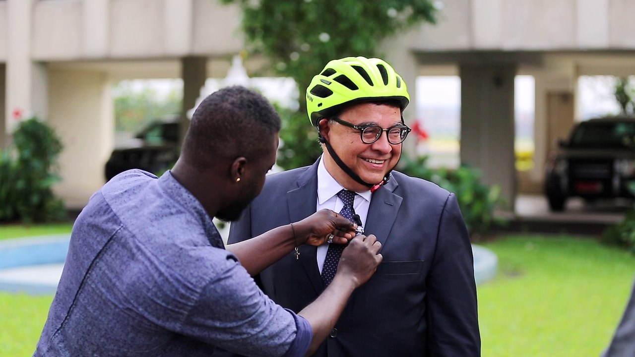 TOUS AU TRANSPORT VERT AVEC L'AMBASSADEUR DE FRANCE GEORGES SERRE