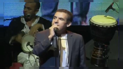 الشاب مامي يتألق على مسرح تيمقاد ويختتم المهرجان