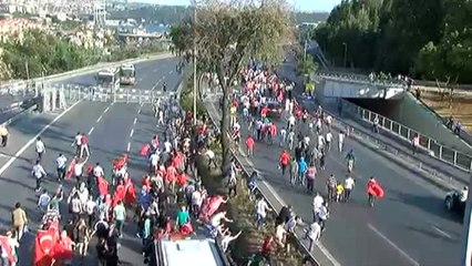 Bariyerleri Aşıp 15 Temmuz Şehitler Köprüsü'ne Koştular