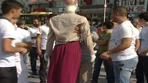 Fetullah Gülen'e Etek Giydirip Meydan Dayağı Attılar