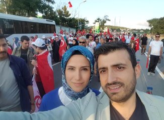 Sümeyye Erdoğan eşi Selçuk Bayraktar Kısıklı'dan "Şehitler Köprüsü"ne Yürüdü