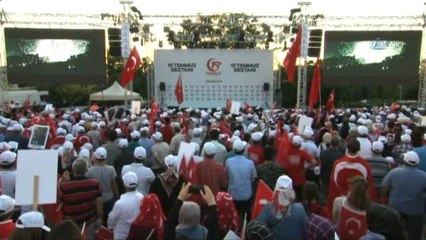 Başbakan Binali Yıldırım Yürüyerek 15 Temmuz Şehitler Köprüsü'ne Gidiyor