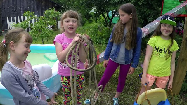 Катапульта в Бассейн из скотча и стрейч пленки Пригаем из Домик на дереве Аквапарк дома