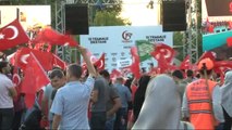 Vatandaşlar, Anma Etkinlikleri İçin İstanbul Emniyet Müdürlüğü Önünde Toplanmaya Başladı