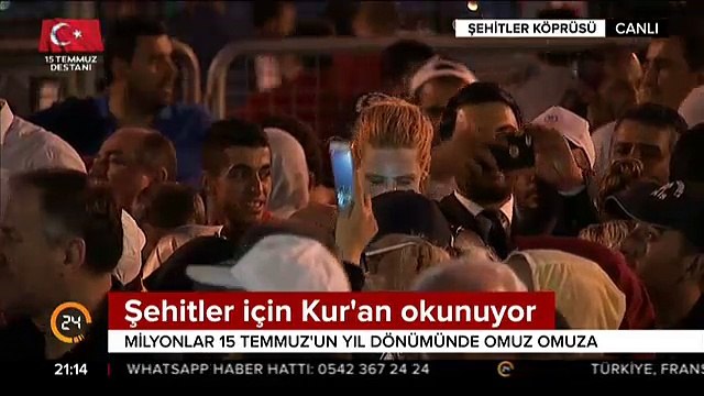 Milyonlar Demokrasi ve İstiklal buluşmasında şehitler için okunan Kur'an tilavetini huşu içinde dinledi