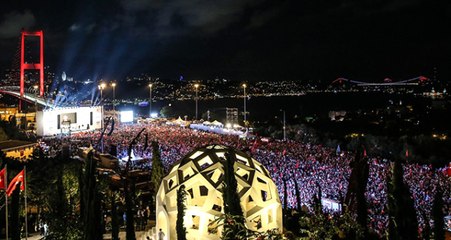 BBC ve CNN 15 Temmuz Coşkusunu "Dev Miting" Başlığıyla Verdi