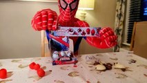 Oeuf la famille amusement amusement géant dans vie réal homme araignée super-héros jouets déballage Maison surprise
