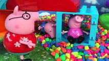 Et des œufs amis amusement amusement patrouille patte porc jeu de quilles jouets avec Peppa surprise accident de Thomas