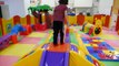 Intérieur Cour de récréation la famille amusement jouer région pour enfants géant gonflable diapositives enfants jouer